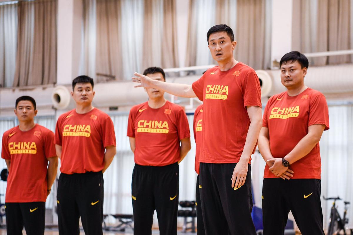 中国篮球球员(中国男篮12人大名单出炉!周琦、郭艾伦领衔,日本队2NBA球员缺阵)