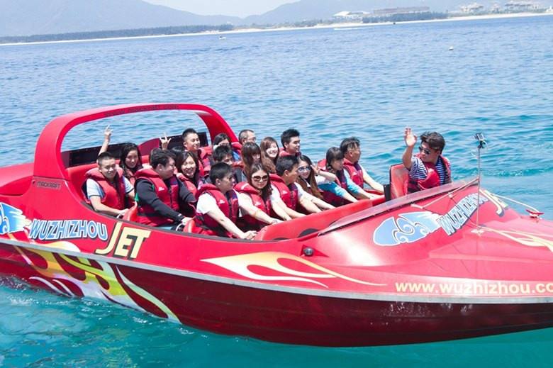 在哪里可以游艇拍照(2022年三亚游艇出海有哪些海上娱乐项目最值得期待和体验?)