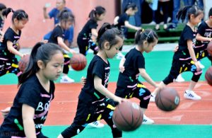 定点拍球是训练什么（我家孩子是拍球困难户？不用慌，这篇拍球训练手册帮到你）-华海博客