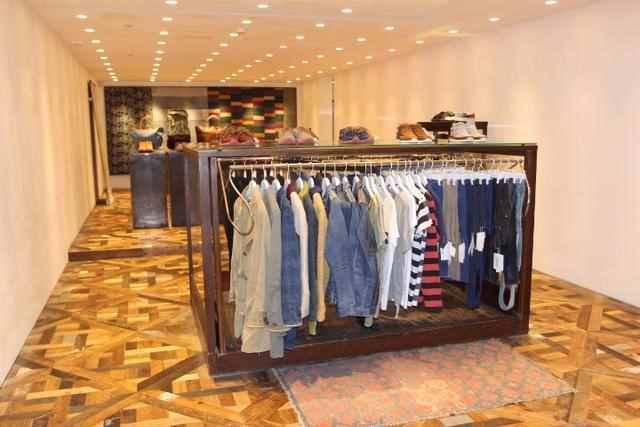 来香港买什么牌子的衣服（香港买钻石什么牌子好）