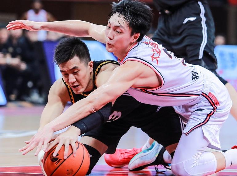 cba总决赛广东vs辽宁G1（总决赛G1，广东完胜辽宁，郭艾伦强行一波，无奈被广东追着屁股打）