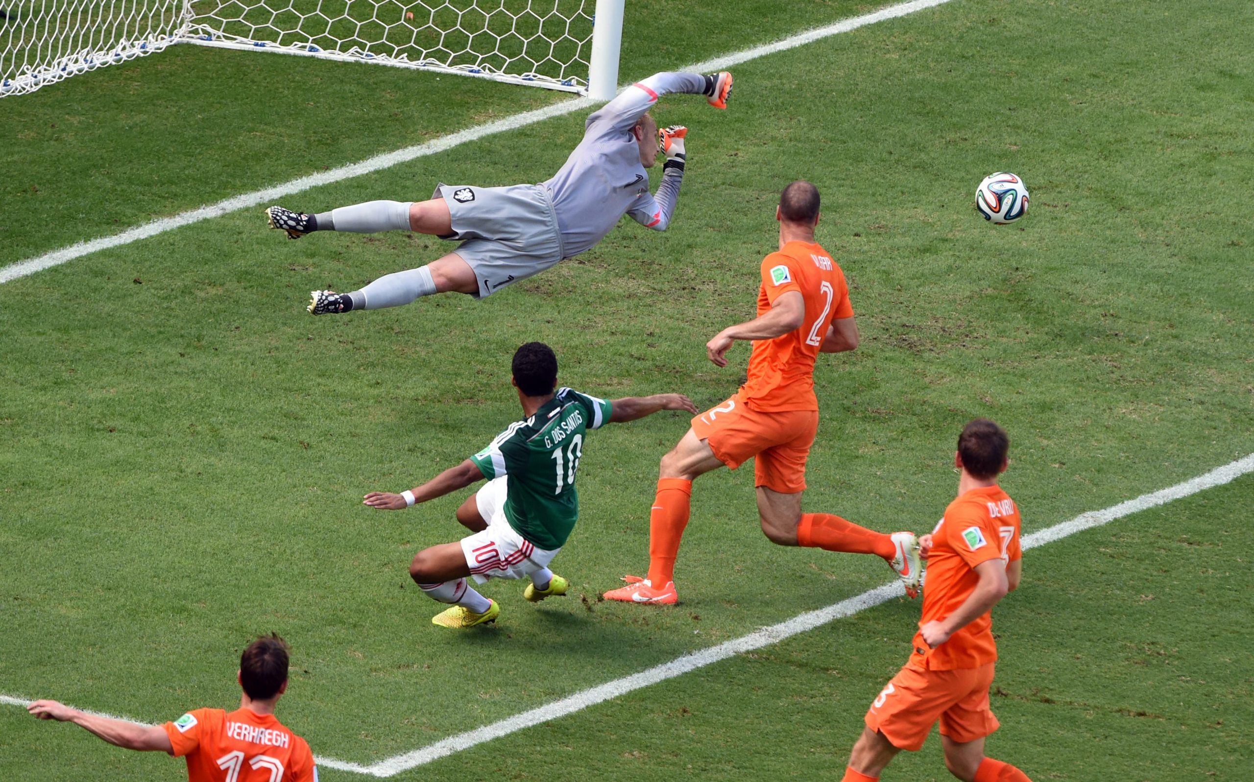 荷兰2022世界杯球衣谍照(卡塔尔世界杯·32强巡礼|范加尔三度挂帅 荷兰队期待重振雄风)