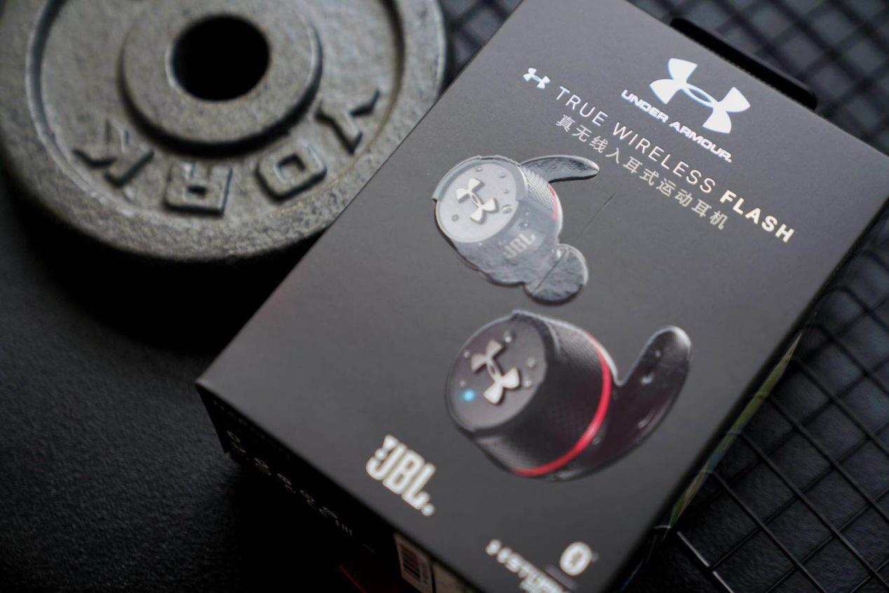 安德玛的篮球手感好吗(用过JBL耳机后,才知道在运动领域BOSE和B&O原来只是个弟弟)