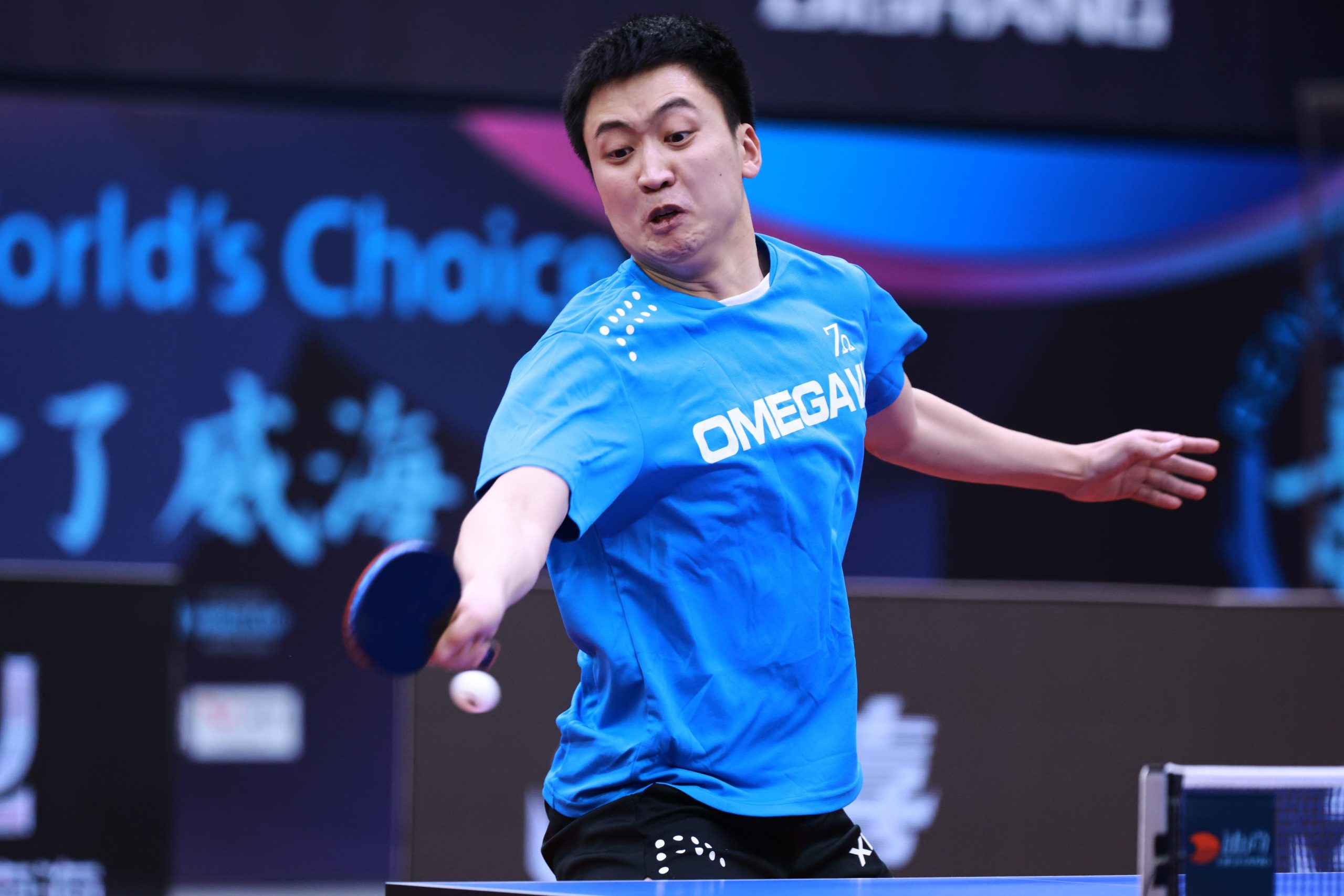 女乒世界杯小组赛第二轮(男乒小组赛焦点战!黄镇廷4-2郑荣植,基本坐稳小组第一)