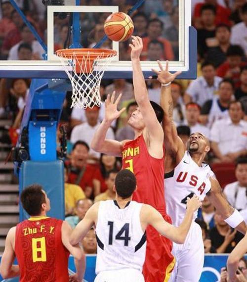2008年篮球美国vs中国比分(08年奥运会中国队对美国队:科比13分,詹姆斯18分,那姚明呢?)
