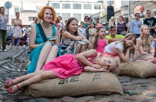 世界上最缺少男人的10个国家（全球10大奇缺男人的国家：女人太多“愁着嫁人”，男人成为抢手货）