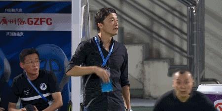 大连足球直播(文体直播大连人VS广州队!李学鹏还欺负商隐吗?郑智或迎12轮不胜)