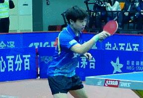 乒乓球怎么发旋转球（学会这招发球，同样的动作发两种旋转的球，不信你的对手不上当）