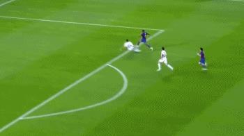 史诗级0比0(9.5万人见证史诗级0-0!C罗欧冠3分钟失点,梅西60分钟被换)