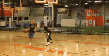 篮球怎样算阻挡犯规（所有人都会犯的低级防守错误）