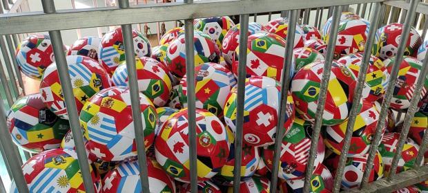 国足都无缘世界杯最后2场(半岛叨叨丨围炉相聚的世界杯,你准备好了吗?国足缺席,但中国元素满满)