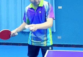 乒乓球怎么发旋转球（学会这招发球，同样的动作发两种旋转的球，不信你的对手不上当）