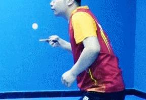 乒乓球怎么发旋转球（学会这招发球，同样的动作发两种旋转的球，不信你的对手不上当）