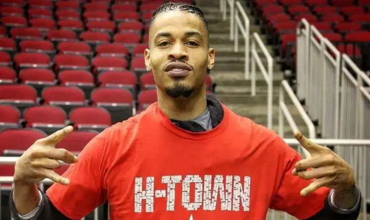 2005湖人选秀（盘点：美媒重排2005年选秀，拜纳姆变洗剪吹，路威同时有两位女友）