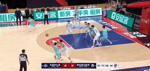 cba冠军扣篮(顶薪合同结束!直接决定退役!再见了,CBA第一个扣篮王+三分王)