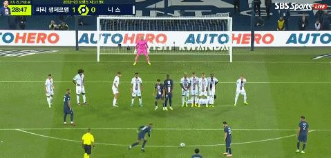 法甲最强球队（2-1！巴黎重返榜首，梅西任意球破门+创5大纪录，姆巴佩替补建功）