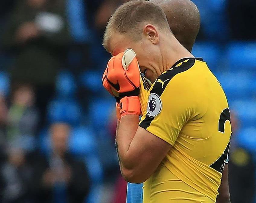 乔哈特封神之战（心酸！乔哈特重回曼城单场丢5球 怒踹门柱泄愤）