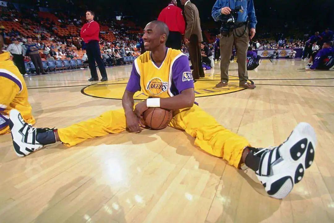 科比上脚过的球鞋（为何拒绝上脚第三代个人签名鞋？科比阿迪达斯时期球鞋全盘点）