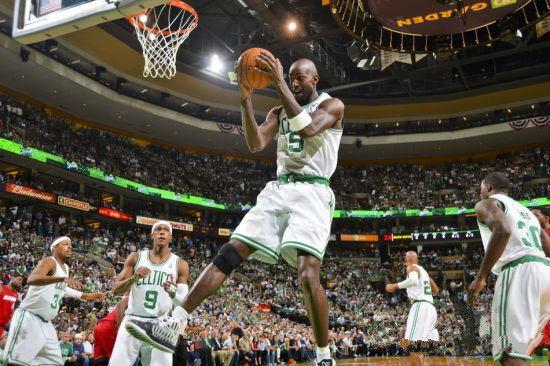 篮球全场怎么站位（篮球场上五个位置的作用和打法！别说没告诉你！）