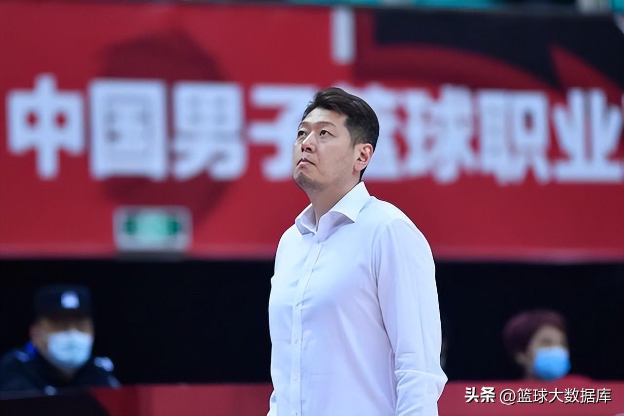 CBA各队教练（8家俱乐部完成换帅！CBA新赛季20支球队主教练全部确定，群雄逐鹿）