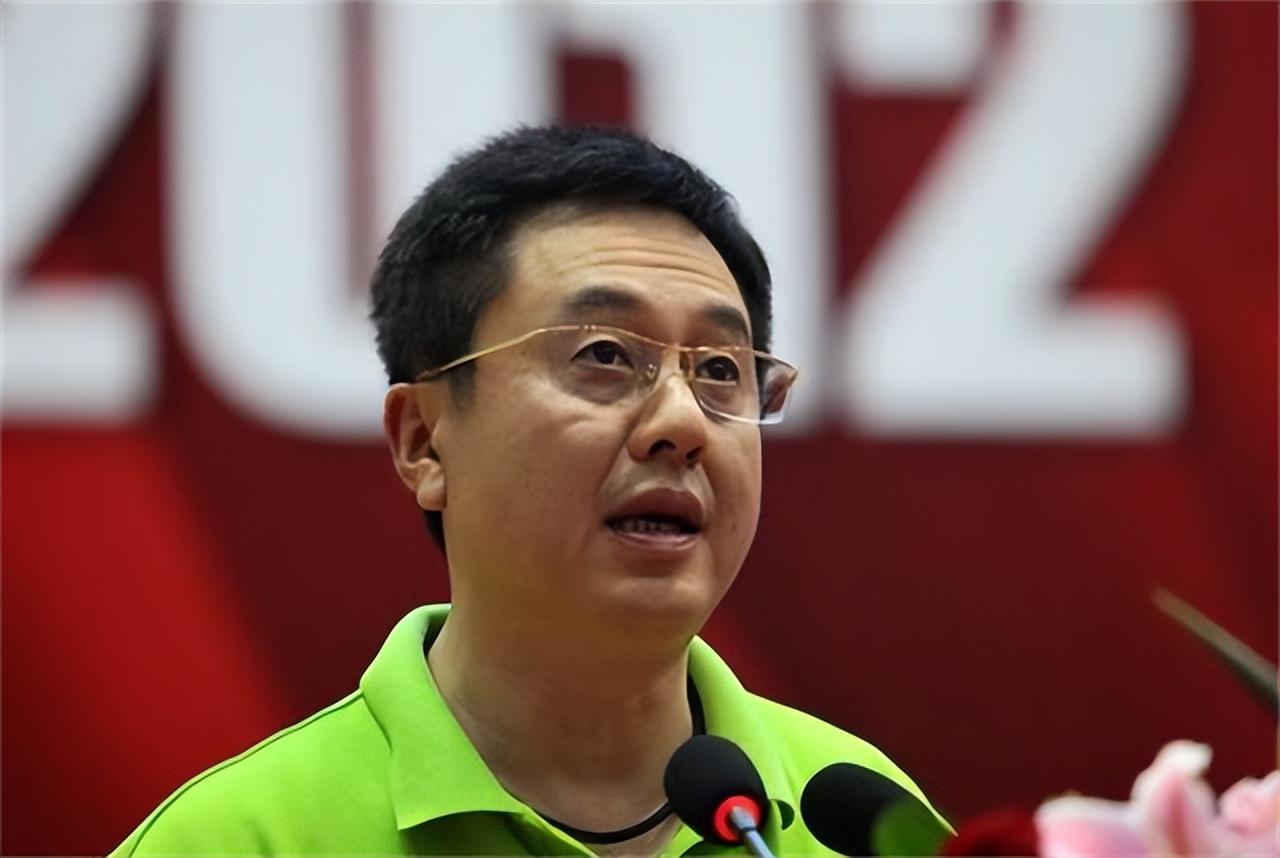 侯英超前女友李楠施之皓（施之皓近况：二婚娶弟子李楠，赴巴新执教，如今面容尽显苍老之态）