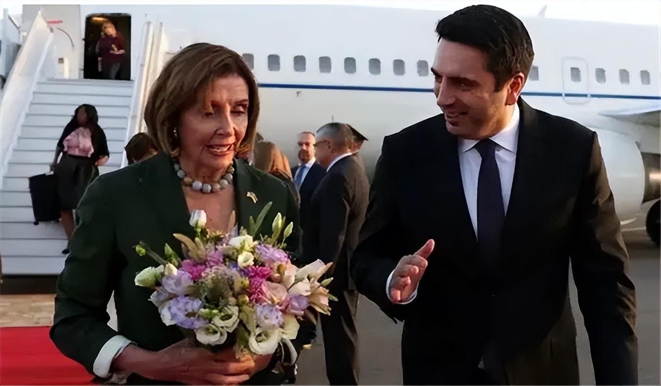 亚美尼亚近况出色(美国表态支持后,亚美尼亚得意忘形,在女王葬礼上做了件出格的事)