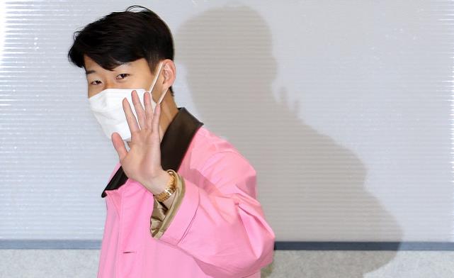 世界杯预选赛孙兴慜为什么不上场（6万球迷观战！孙兴慜戴3亿手表重返韩国队，赛前豪言：击败伊朗）