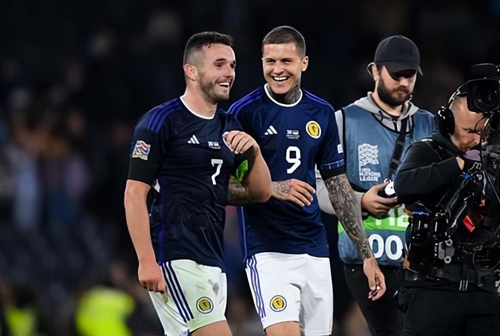 北爱尔兰足球联赛有几个级别（四支参赛队，三支都要在欧国联降级，英国的球队这是怎么了？）