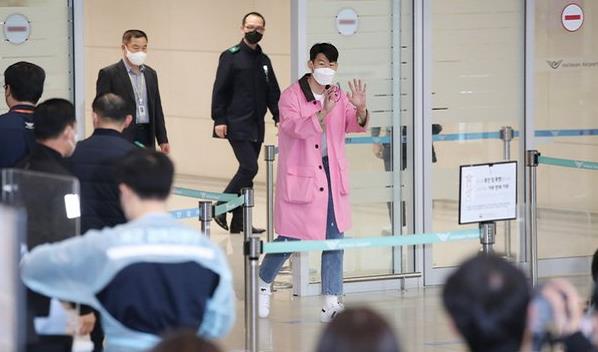 世界杯预选赛孙兴慜为什么不上场（6万球迷观战！孙兴慜戴3亿手表重返韩国队，赛前豪言：击败伊朗）