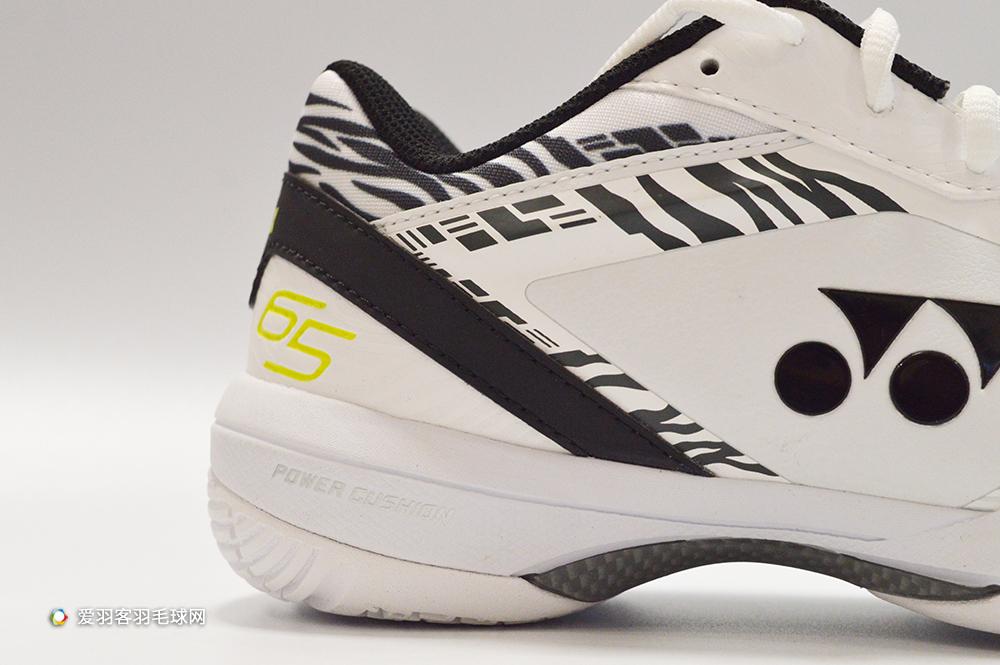 儿童打羽毛球穿什么鞋好(这款羽毛球鞋火了20年!国际选手几乎人手一双)