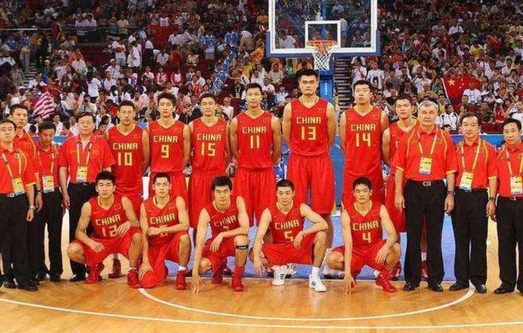 为什么这么多人喜欢打篮球（深度，为什么大多数国人都爱打篮球而不是踢足球？）