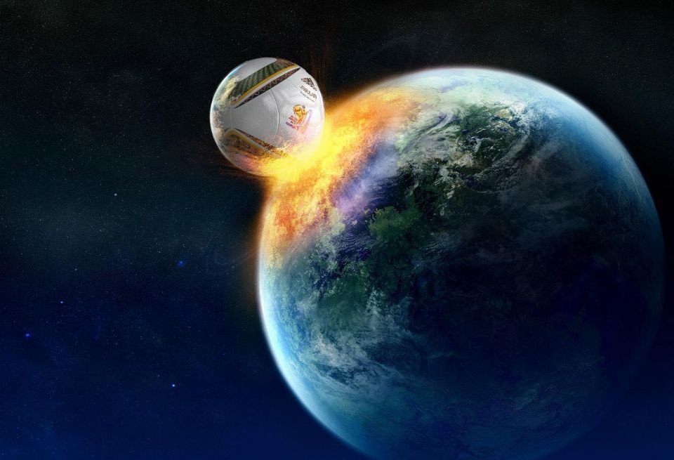 足球没有气了用什么打(中子星物质做的足球被踢到地球上会怎样?15分钟后地球将被炸掉)