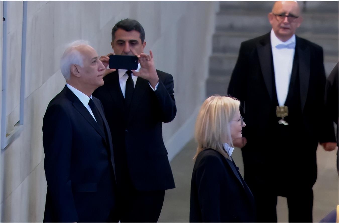 亚美尼亚近况出色(美国表态支持后,亚美尼亚得意忘形,在女王葬礼上做了件出格的事)