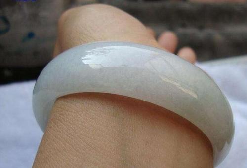 怎么挑选翡翠手镯