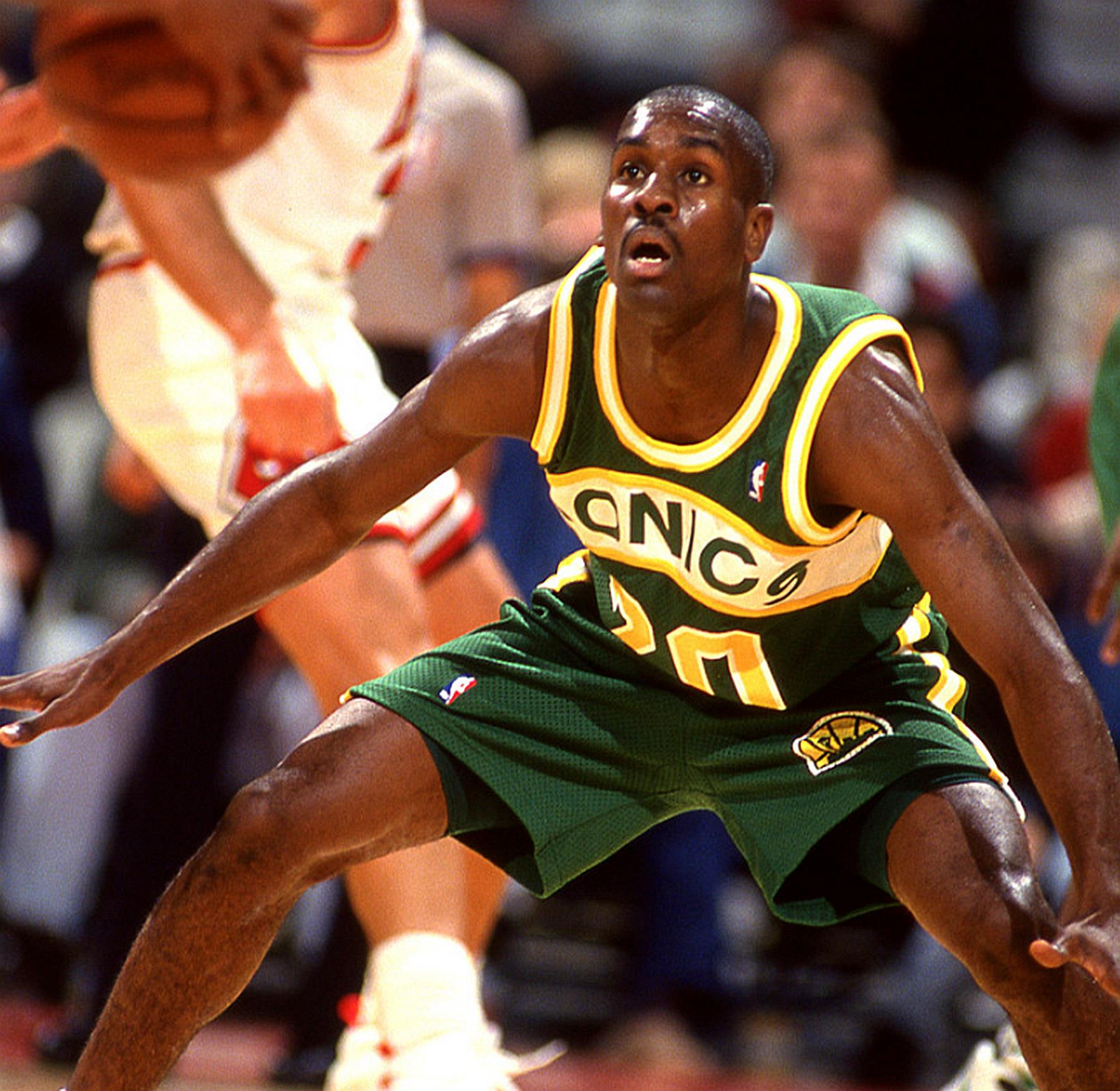 nba有哪些防守系统（美媒评NBA历史最佳防守5人组，邓肯无缘，球迷：这阵容保底6连冠）