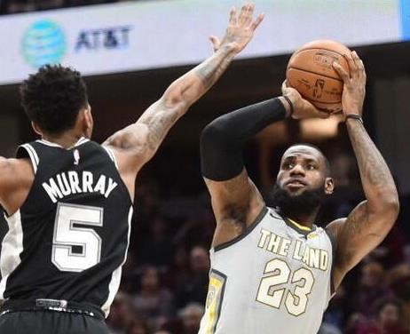 nba为什么没四犯罚球（裁判偏袒投手让詹姆斯愤怒，凭啥只给我4个罚球？NBA规则存在问题）