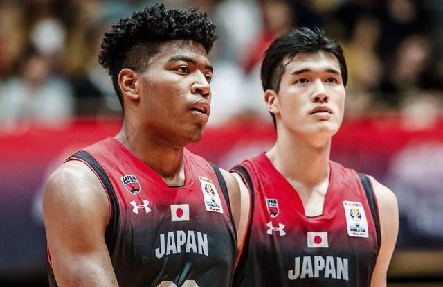 中国篮球球员(中国男篮12人大名单出炉!周琦、郭艾伦领衔,日本队2NBA球员缺阵)