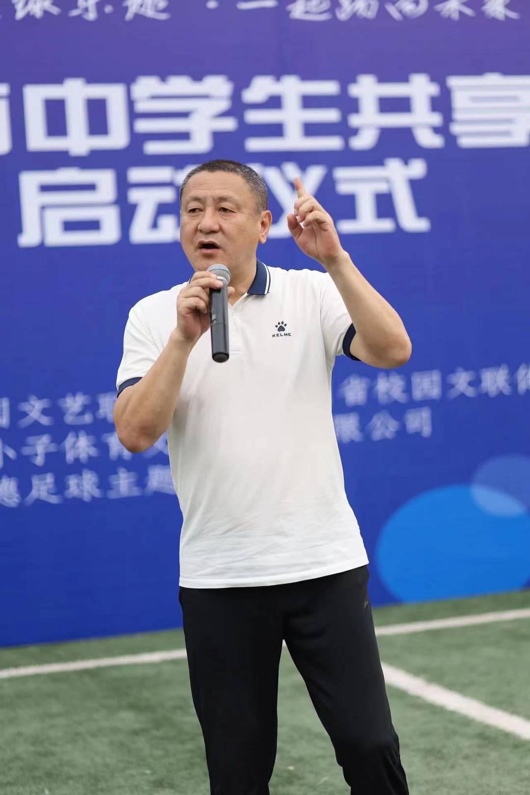 初中生用什么足球(马明宇推广共享足球,成都中学生可报名免费体验)