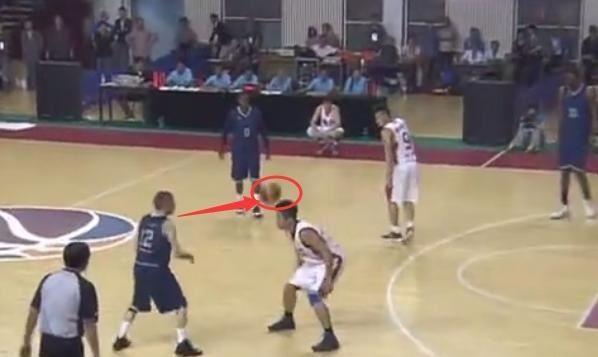 美国篮球教授中国打架(职业球员对上街球手会怎样?教授险些打架,科比完爆街球高手!)