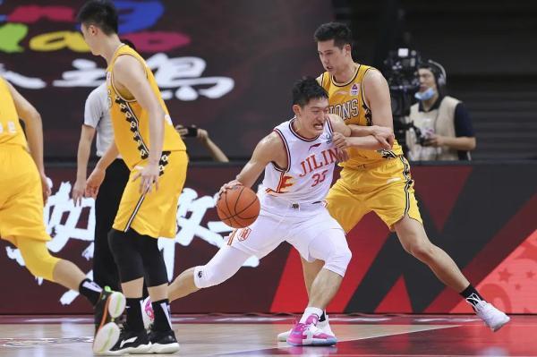 篮球视频直播55（「CBA」CCTV5+27日周一19：55直播常规赛 青岛取胜欲望强烈 吉林配合可圈可点）