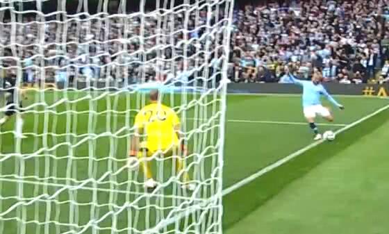 乔哈特封神之战（心酸！乔哈特重回曼城单场丢5球 怒踹门柱泄愤）