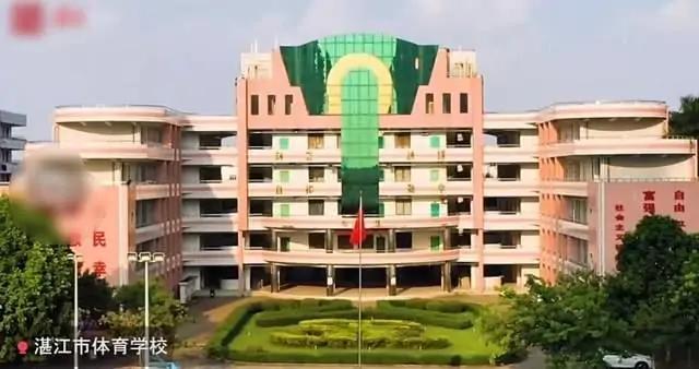 最小的世界冠军是几岁(14岁问鼎跳水世界冠军,全红婵是中国人的骄傲,青少年成长的榜样)