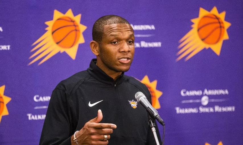 保罗评价詹姆斯琼斯（真正的幕后大佬，2年将垫底球队变成冠军，3操作堪称完美）