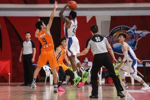 cba裁判为什么一直不改变（CBA裁判过于严格？再不纠偏，中国男篮在国际赛场要吃大亏）