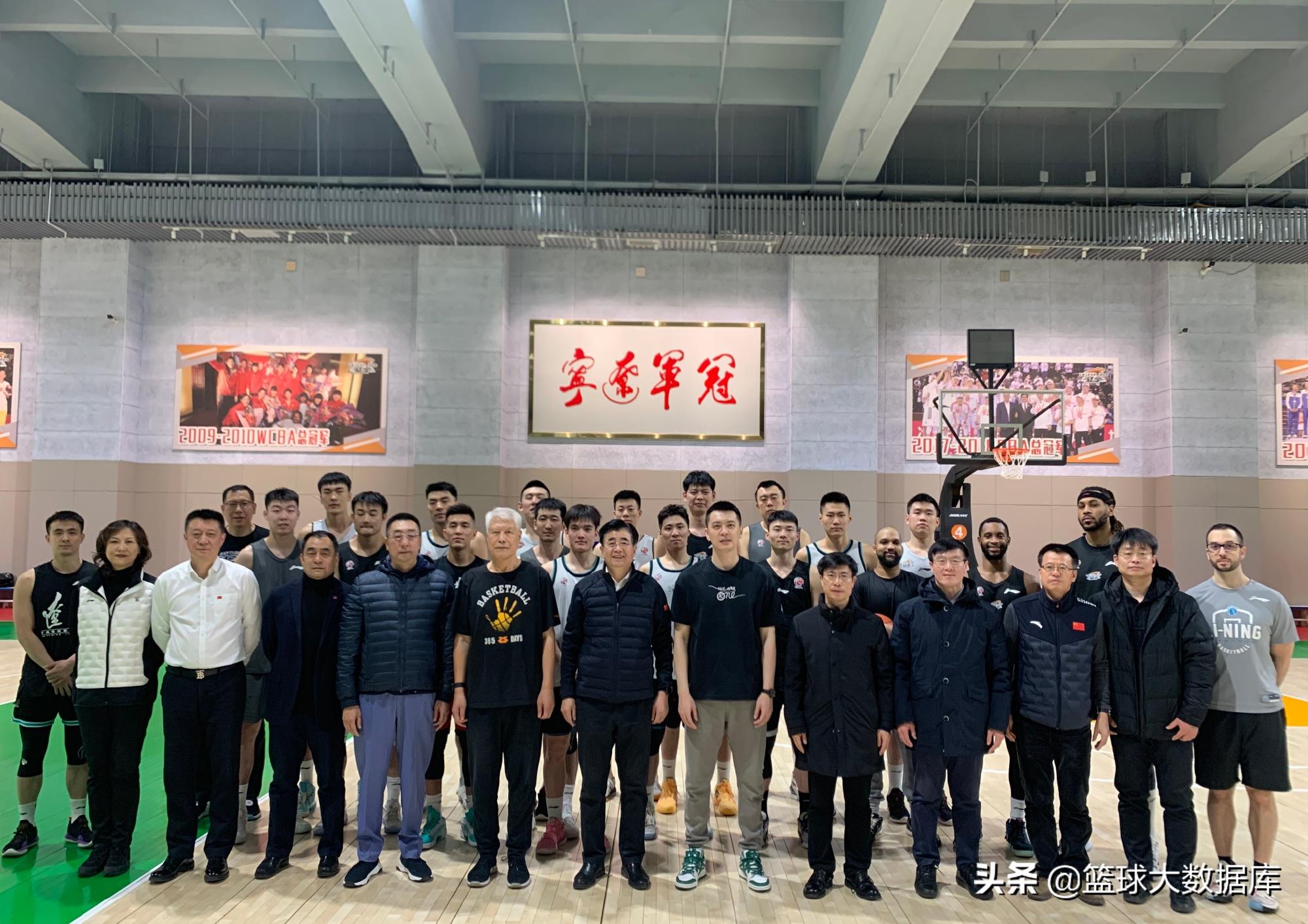 辽宁队篮球队员名单(辽宁队最强12人大名单!刘志轩、鄢手骐被弃用,杨鸣重用两位新人)