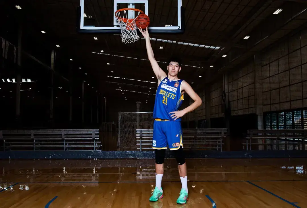 刘传兴nbl首秀惊艳全场（身高2米25，比周琦还高！刘传兴在NBL的表现如何？优缺点都很明显）