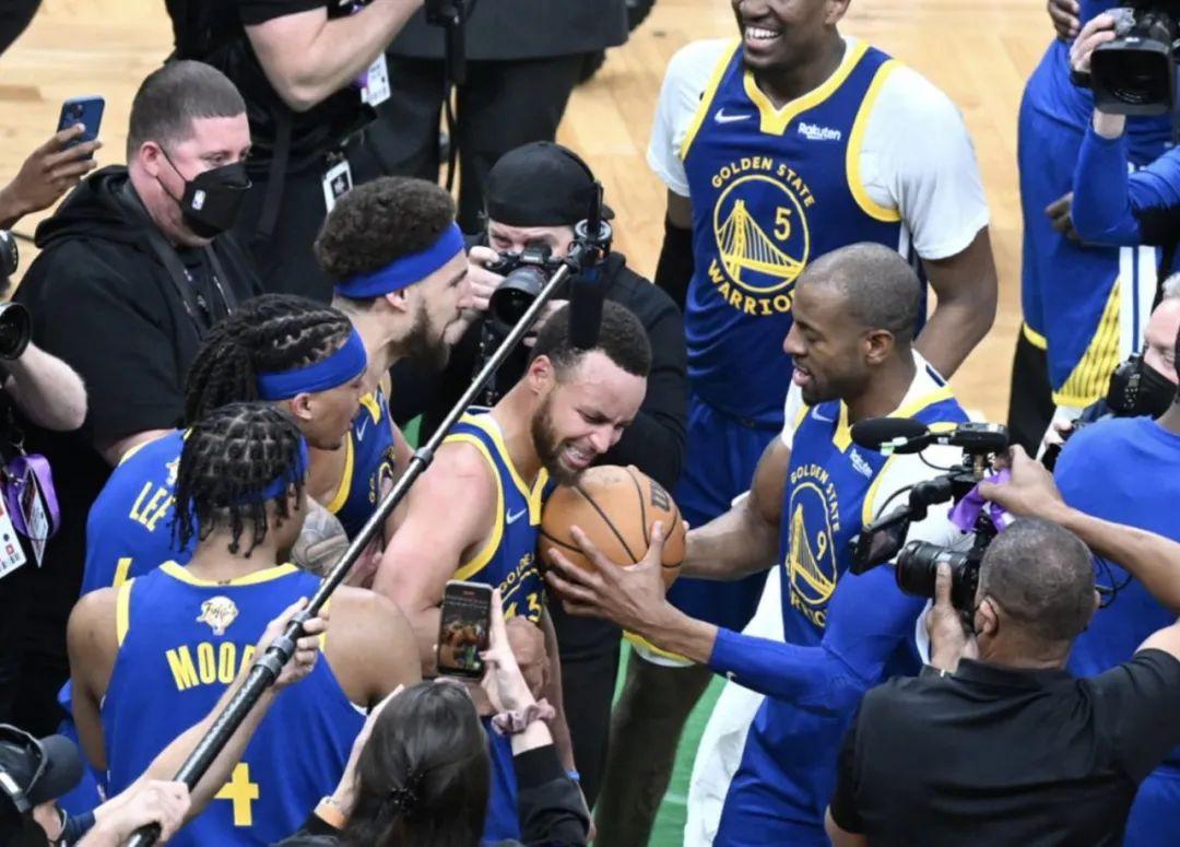 詹姆斯热火时期关键球（伊戈达拉：库里永远的老大哥，总决赛刀过詹姆斯的男人回来了）