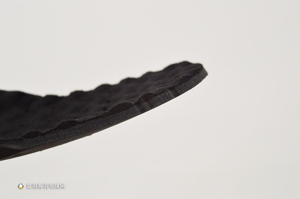 儿童打羽毛球穿什么鞋好(这款羽毛球鞋火了20年!国际选手几乎人手一双)