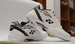 儿童打羽毛球穿什么鞋好（这款羽毛球鞋火了20年！国际选手几乎人手一双）-华海博客