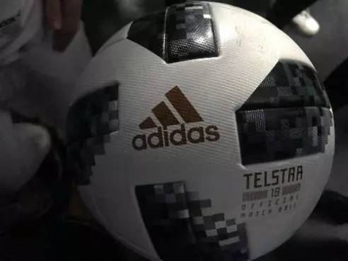 足球是什么样子（足球原来是这个样子的 向不规则的“鞠”致敬！）